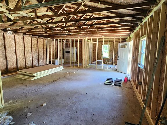 4th image of 4830 Beech Dr