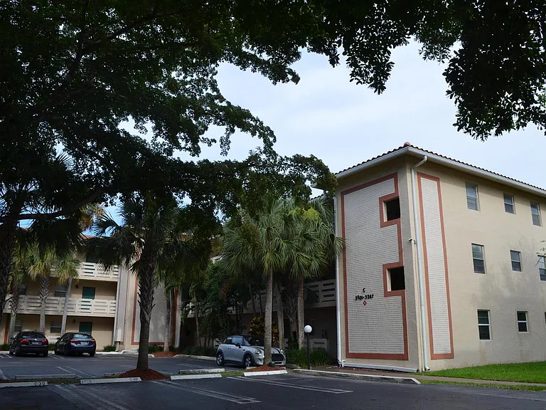 3205 NW 103rd Ter #103-C — Photo 2