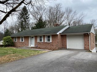 460 Overhill Dr, Chambersburg, PA 17202