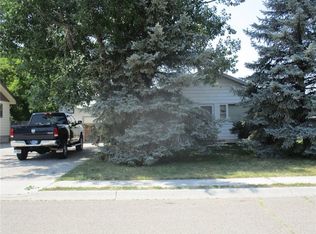 820 N Crow Ave, Hardin, MT 59034