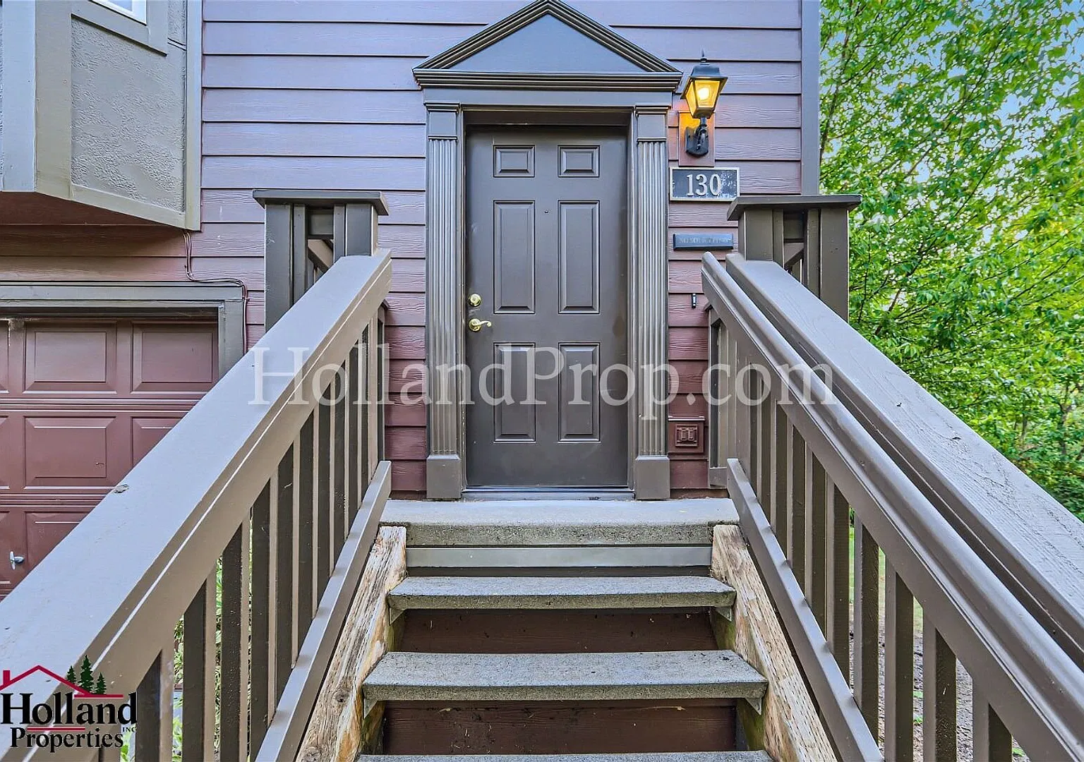 Beautiful 3-Level Hillsboro Townhouse! — Photo 3