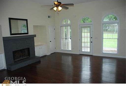 2nd image of 400 Burgess Point