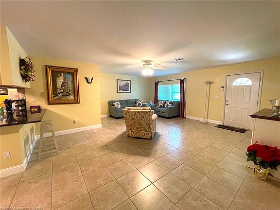 3rd image of 3044 Peachtree Dr