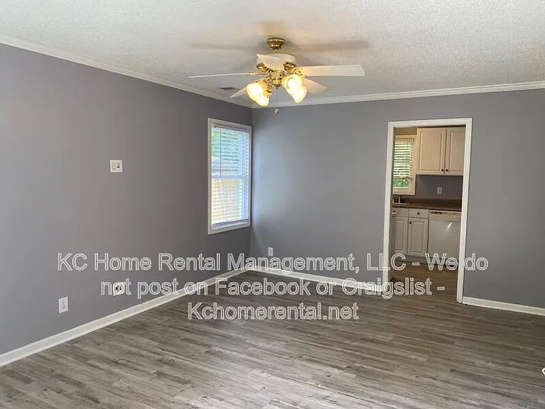 704 NE 45th Ter — Photo 11