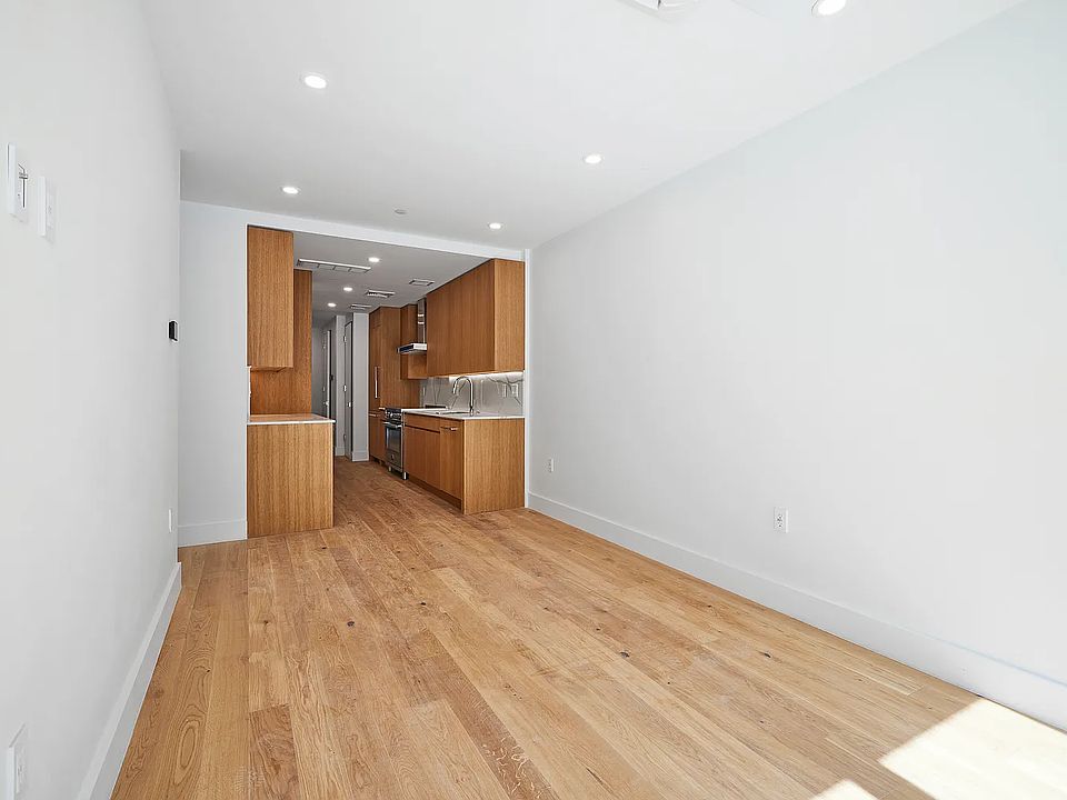 1st image of 224 W 20th St #Townhouse 1