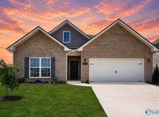 220 Irish Hill Dr, Meridianville, AL 35759