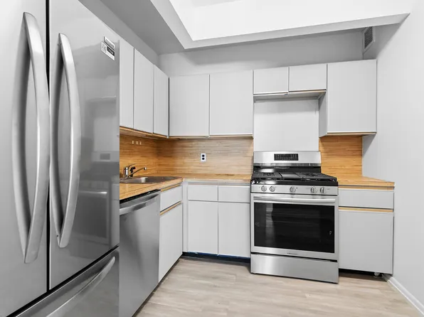 32 East 76th Street 605 image 2 of 9