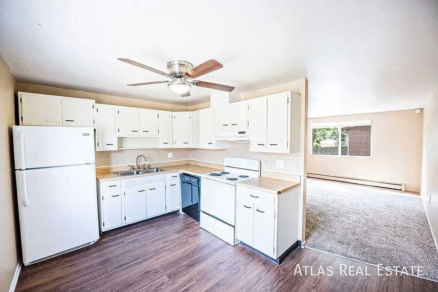 Save $1200! 2 Bedroom 1 Bathroom Unit In The Heart Of Wheat Ridge! Recently Renovated. — Photo 3