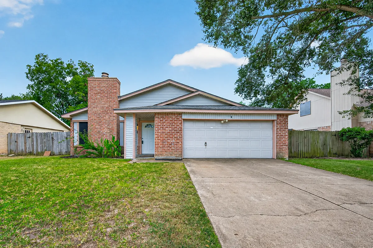 3 bed, 2.0 bath, 1810 sqft, $1,800 — Photo 1