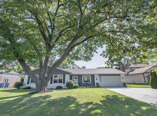 1135 Lakeside Dr S, Battle Creek, MI