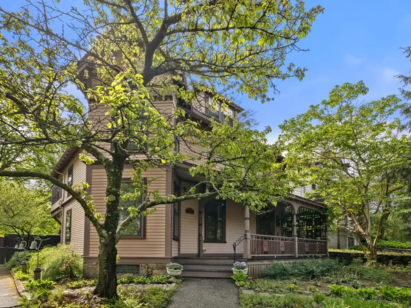 44 High St, Brookline, MA 02445