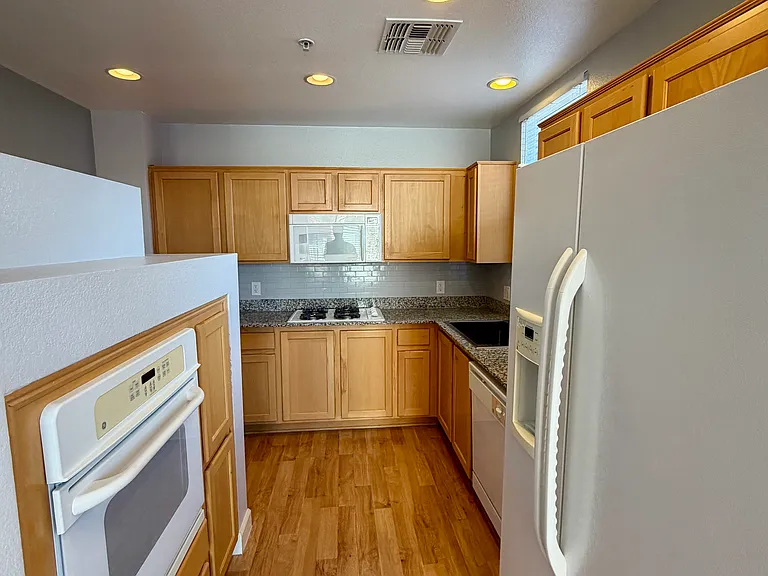 31 E Agate Ave #302 — Photo 9
