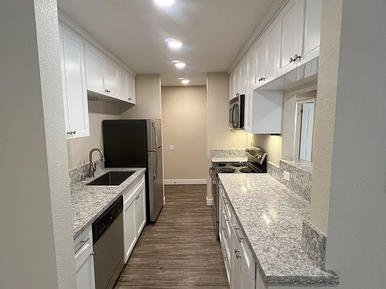 33 Hayward Ave #108 — Photo 3