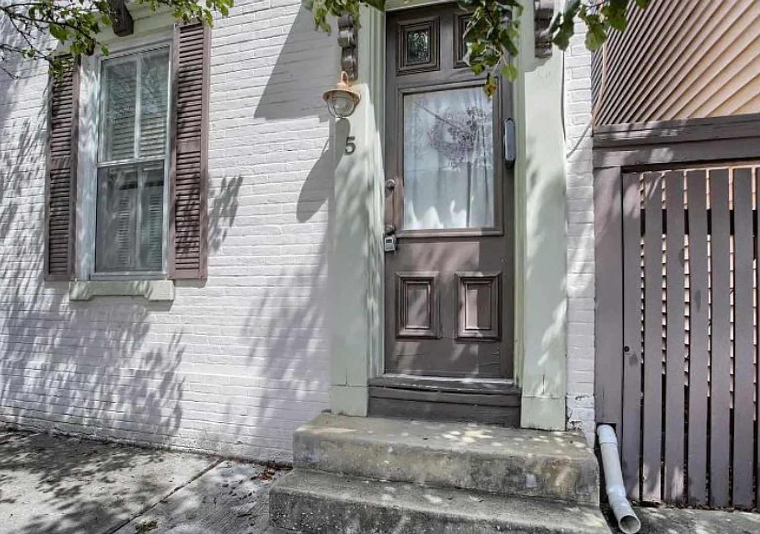 Fully Furnished beautifully updated home — Photo 3
