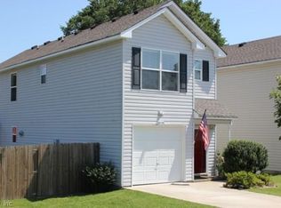 2528 Strawberry Ln, Chesapeake, VA 23324