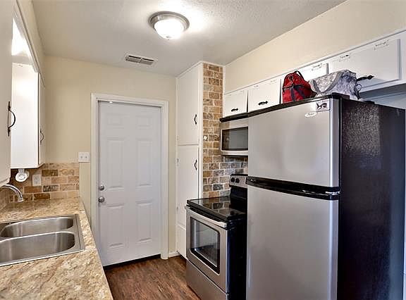 3rd image of 2410 Marsalis Dr