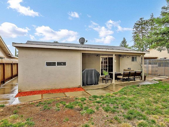 3rd image of 1039 Janet Ln
