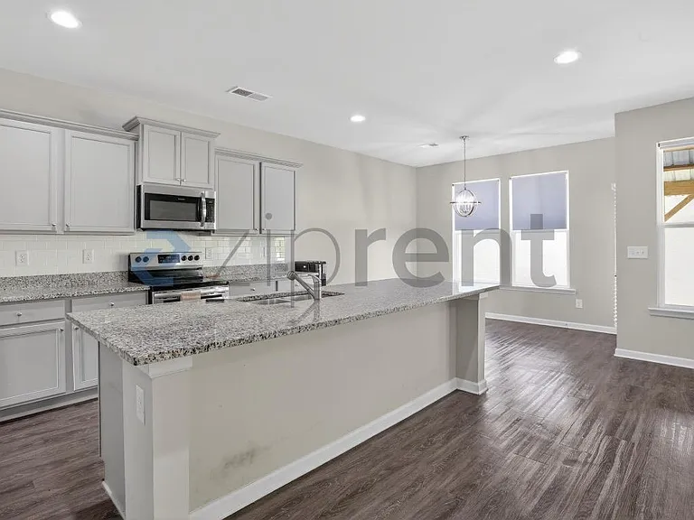 1360 NE Slaton Manor Dr — Photo 21