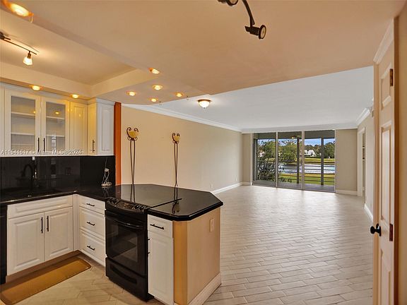4th image of 808 Cypress Blvd APT 201
