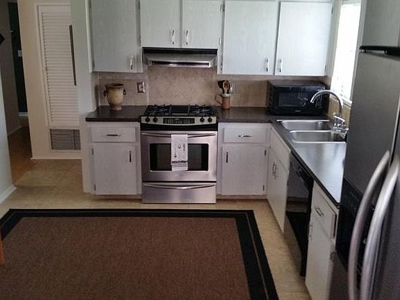 3rd image of 1472 S Evergreen Ave