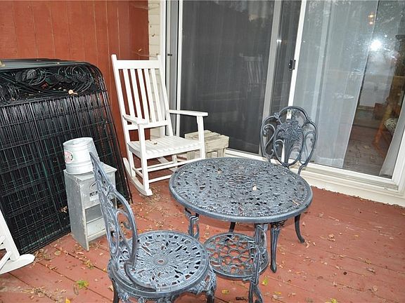 4th image of 313 N Cherokee Dr