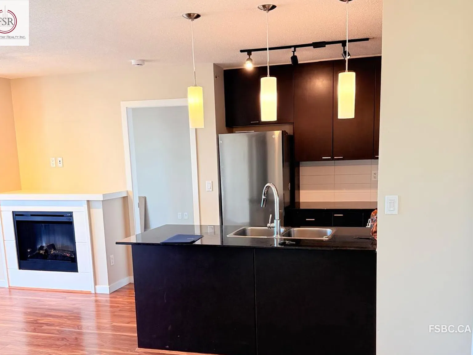 2 bed, 866 sqft, $2,650 — Photo 3