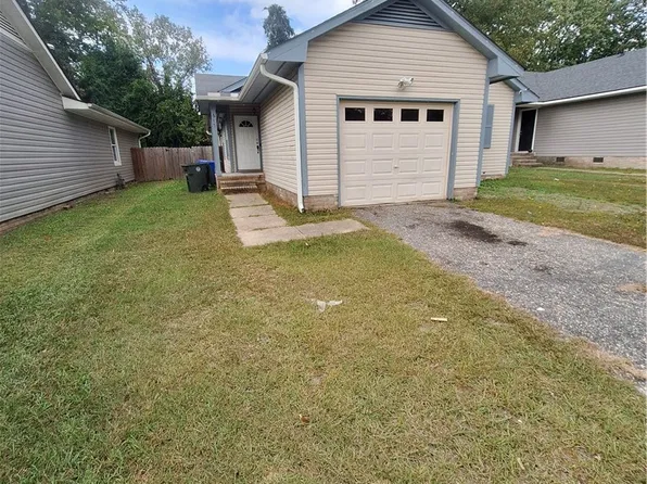 617 Jennings Farm Rd, Fayetteville, NC 28314