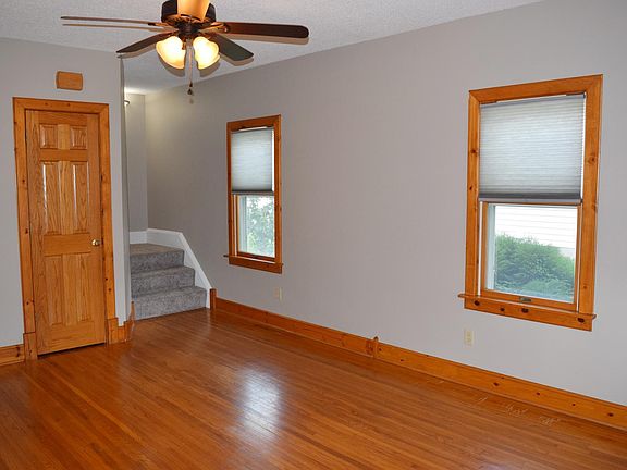 5th image of 136 W McKinley St