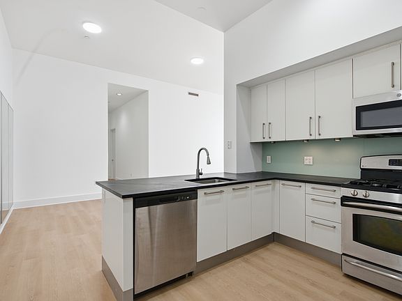 4th image of 4 Beacon Way APT 303
