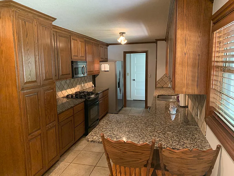 821 S Berry Rd — Photo 10
