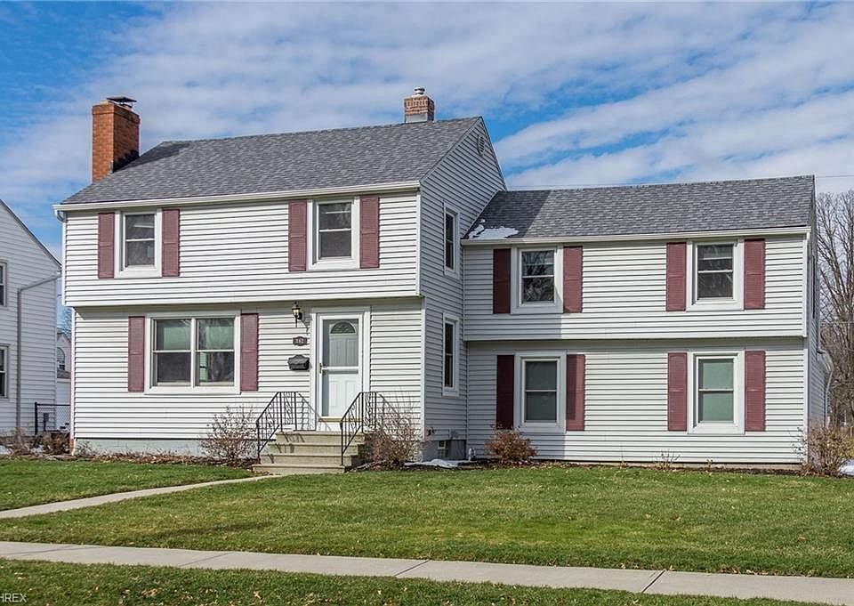 1st image of 382 Longfellow St