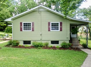 104 E Passmore Ln, Oak Ridge, TN 37830