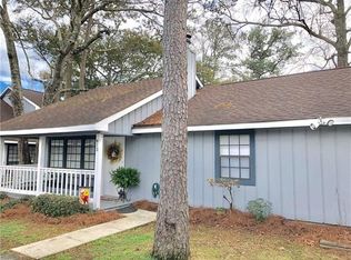 413 Cedarwood Dr, Mandeville, LA 70471