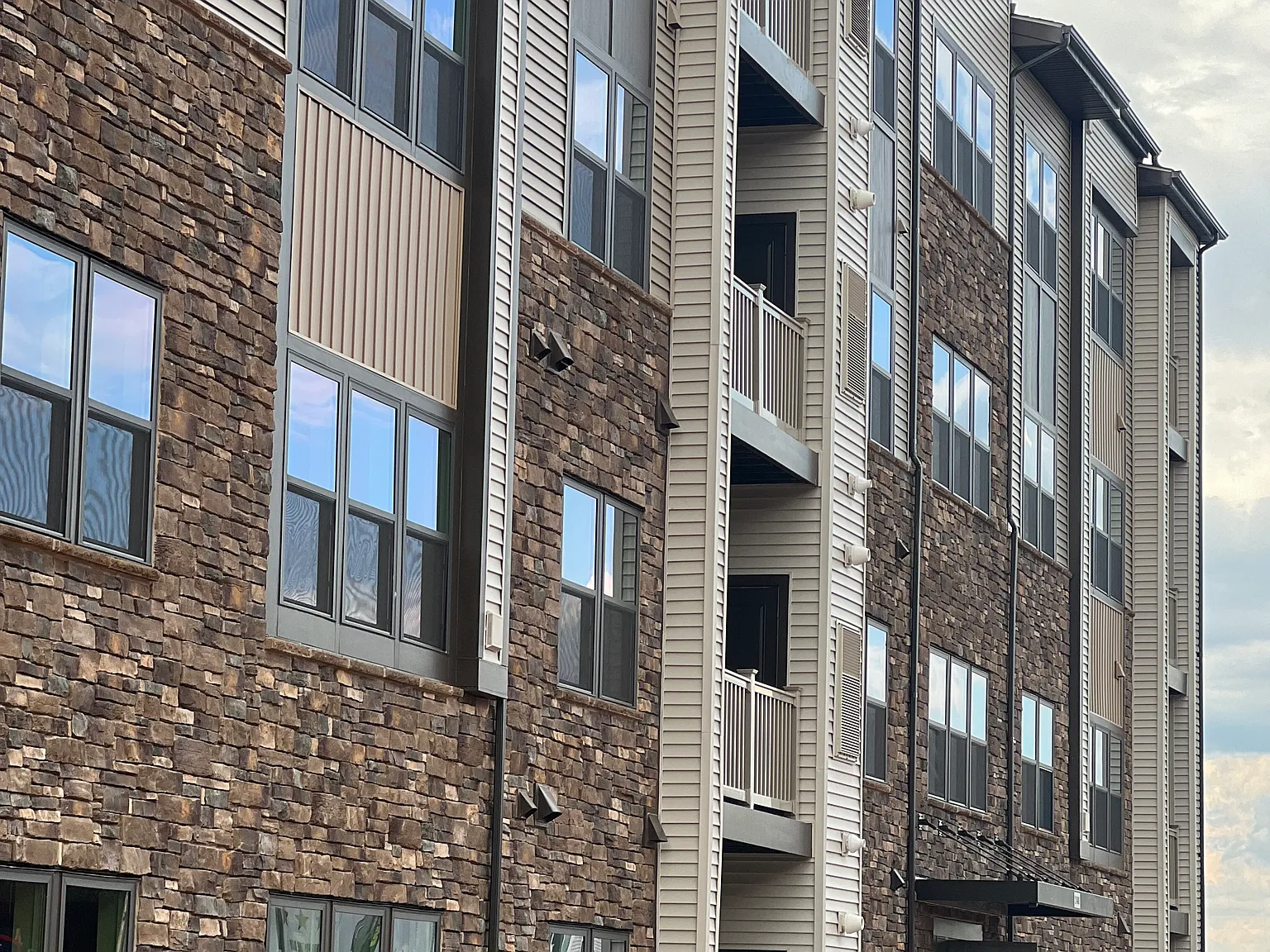 2 bed, 1162 sqft, $2,900 — Photo 2