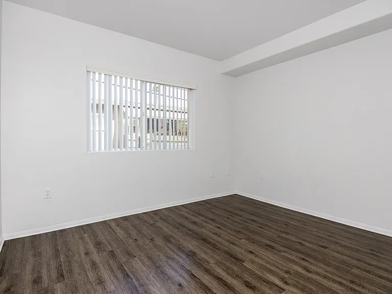 Vinton Court Apartments — Photo 18