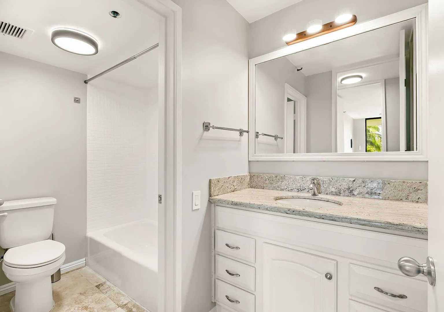 Beautiful 2 bedroom / 2 bath / 2 parking condo in Kailua — Photo 4