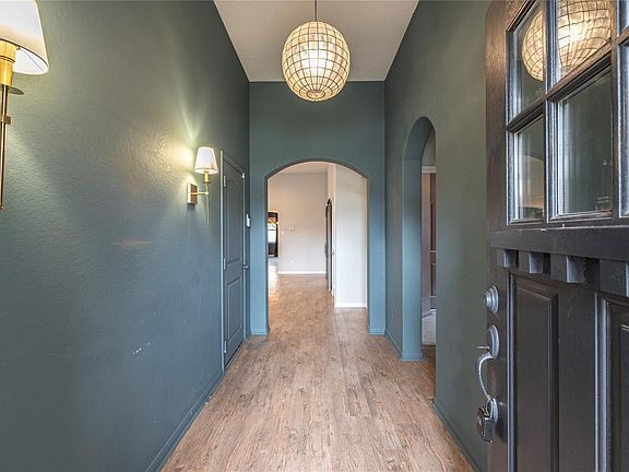 4th image of 1851 Belle Pl