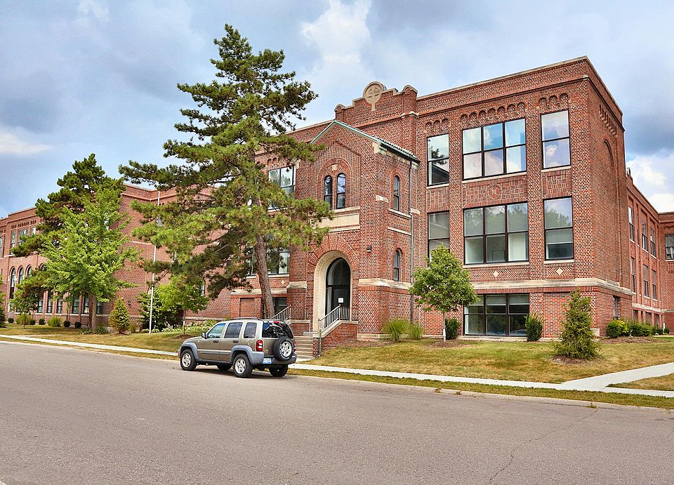 1st image of 22111 Woodward Ave #141