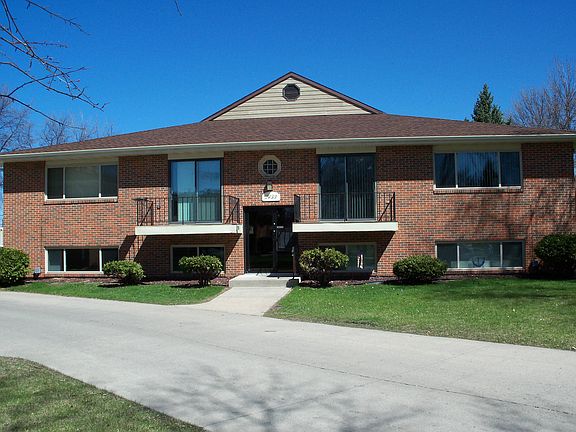 Country Club Apartments ; Fargo, ND