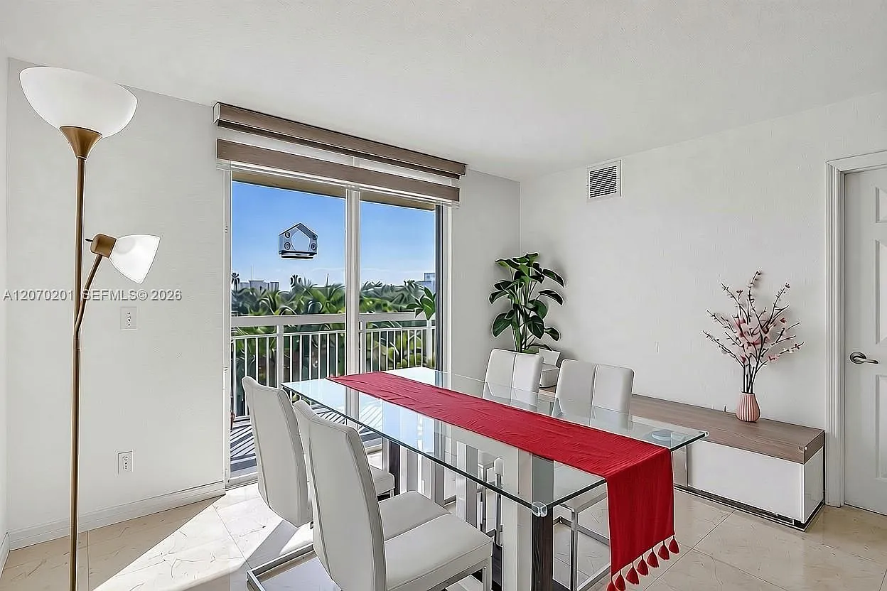 Seybold Pointe Condo — Photo 1