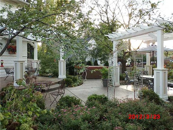 3rd image of 1216 E Kessler Boulevard East Dr