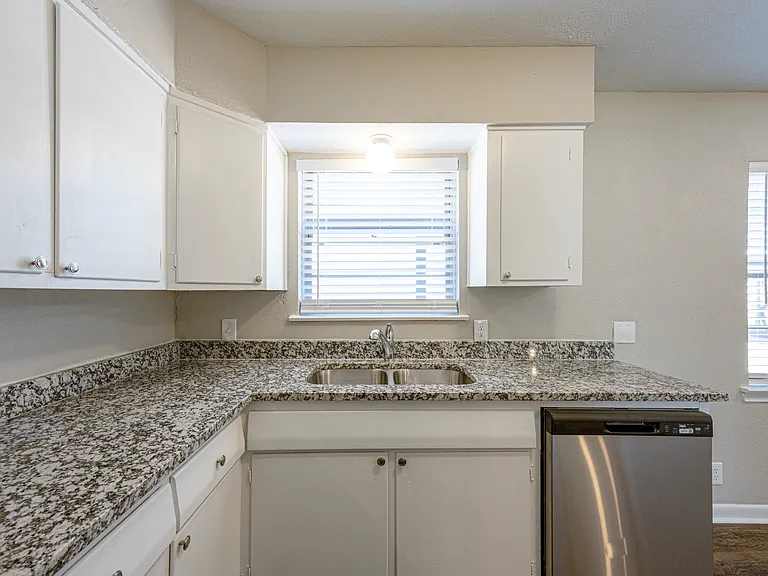 105 Dupont Cir — Photo 27