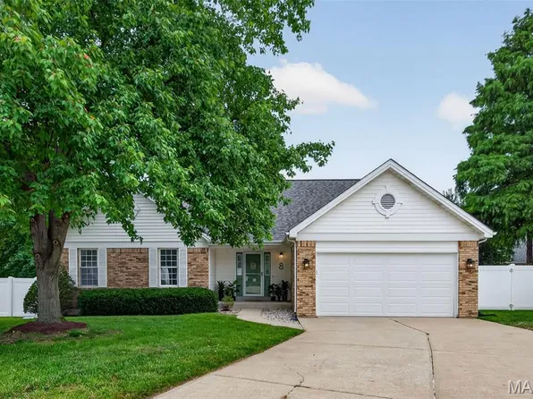 8 Lewis Ct, Saint Peters, MO 63376