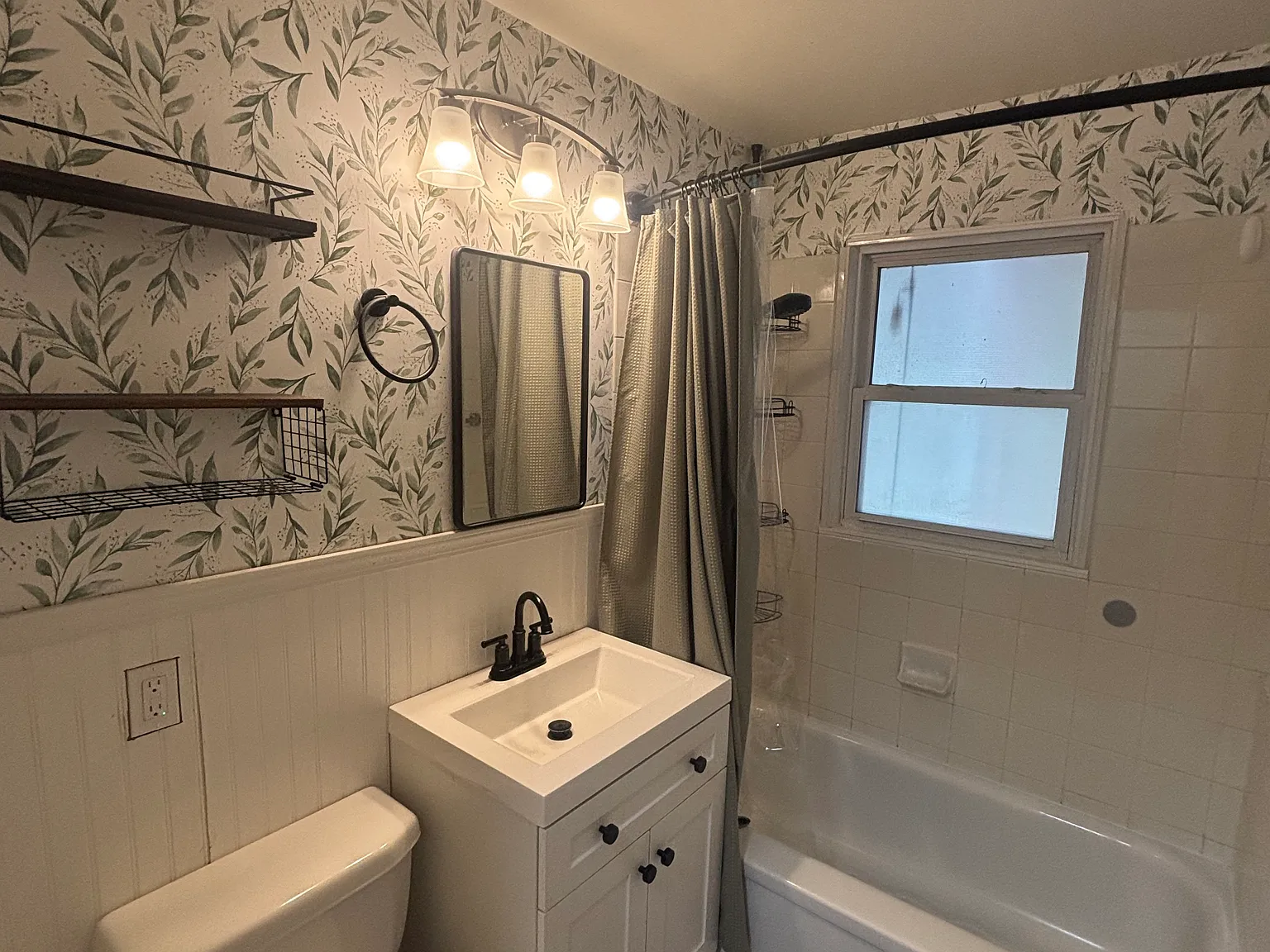 3 bed, 1300 sqft, $1,895 — Photo 3