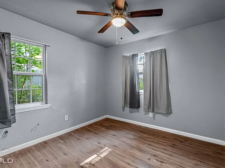 9419 Normandie Dr — Photo 19