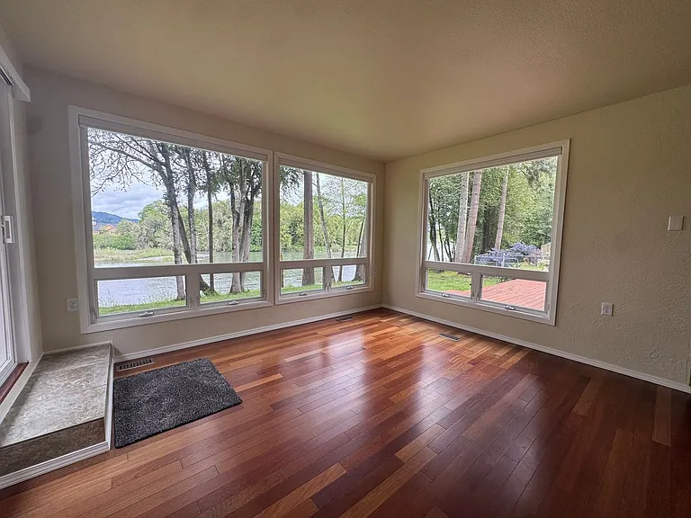 15928 N Umpqua Hwy — Photo 6
