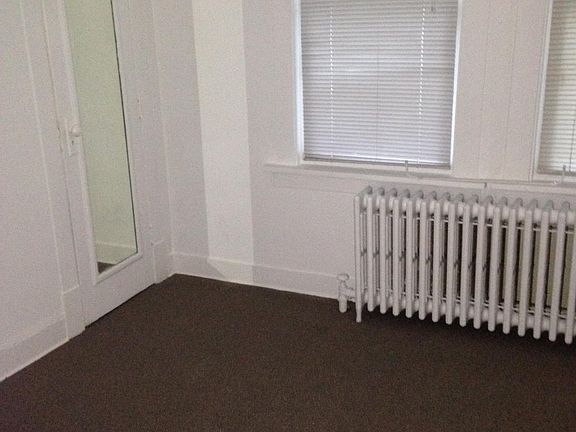 4th image of 10 Noble Ave Floor 1