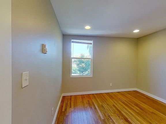 3rd image of 518 2nd St APT 9