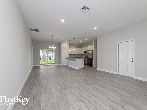 3rd image of 743 Caribou Dr
