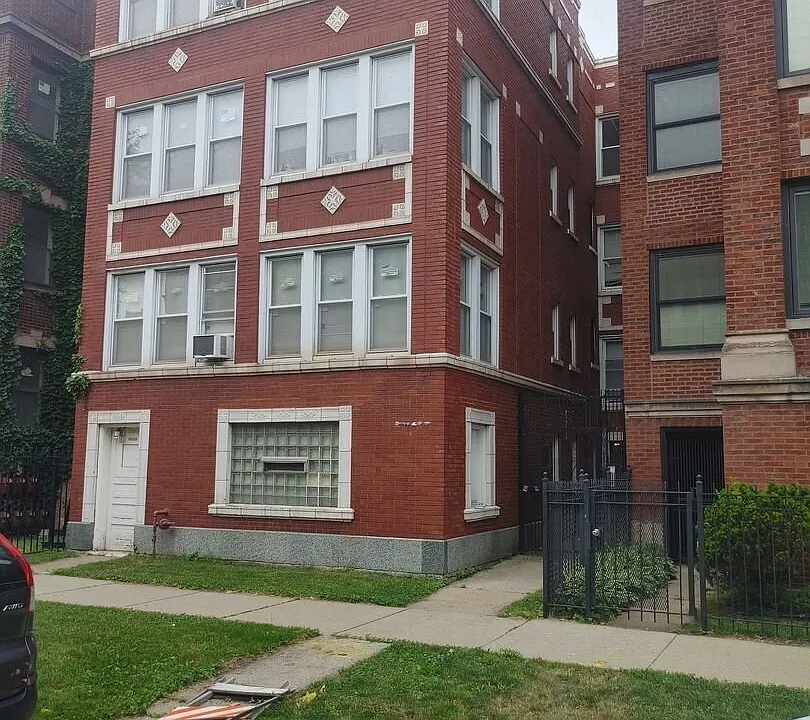 7014-7016 S Clyde Ave #2W